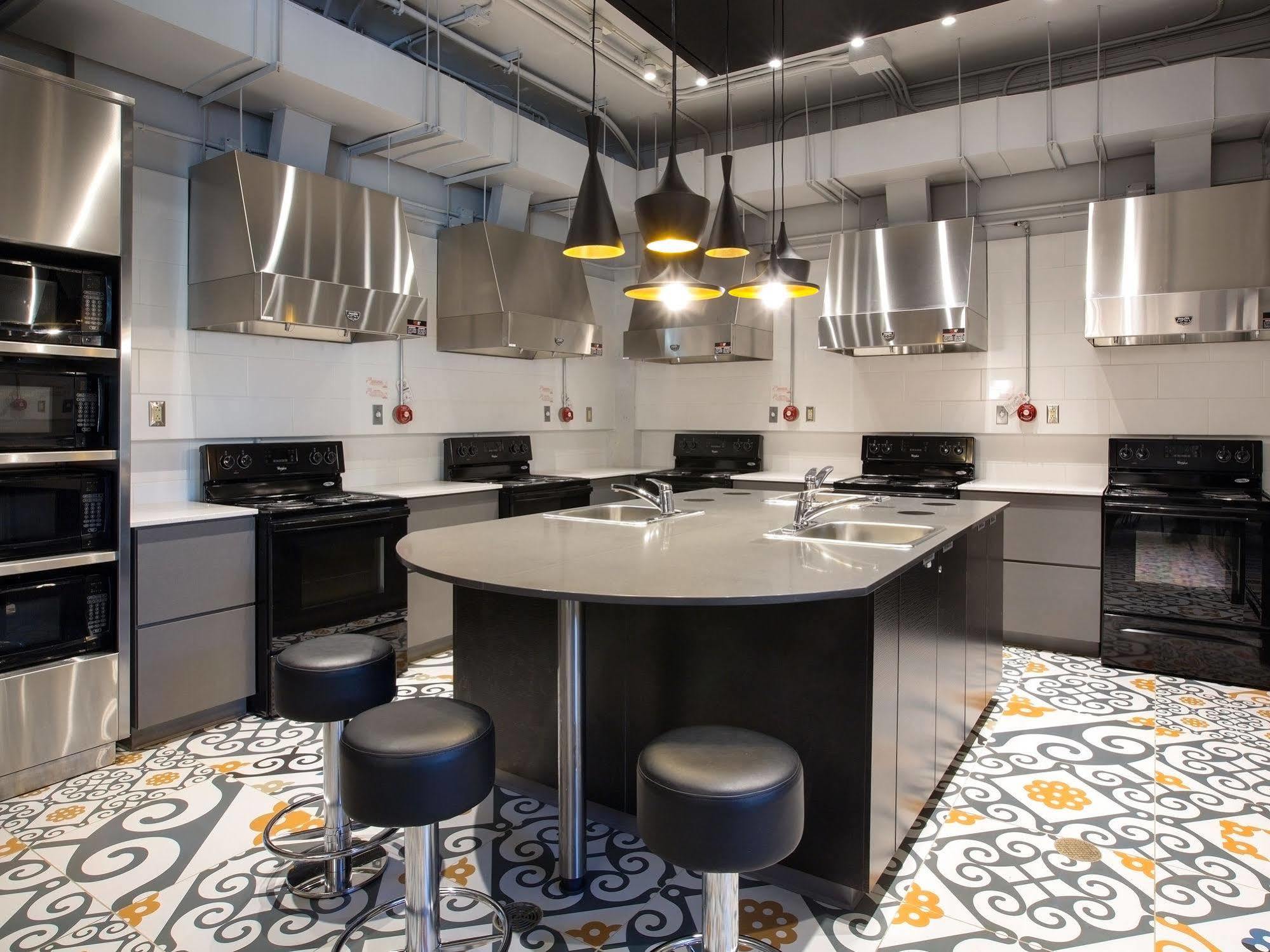 Zum Auberge D'Ete - Universite De Montreal Ngoại thất bức ảnh